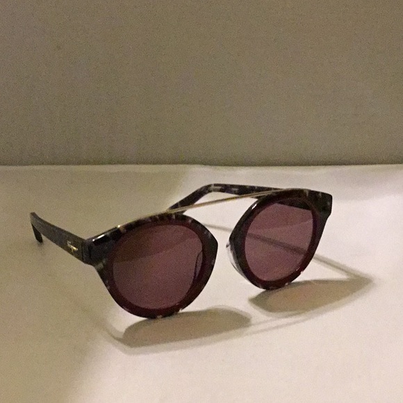COPY - SALVATORE FERRAGAMO SUNGLASSES. - Picture 3 of 9